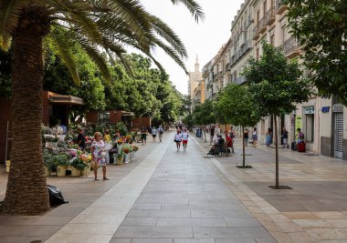 Malaga, İspanya - 10 Eylül 2023: Calle Marqus de Larios, ayrıca Calle Larios olarak da bilinir, Mlaga 'da bir yayadır. Pahalı ve prestijli cadde 1891 'de açıldı..
