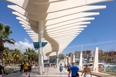 Malaga, İspanya - 10 Eylül 2023: Paseo del Muelle Uno liman bölgesinde, Malaga, İspanya