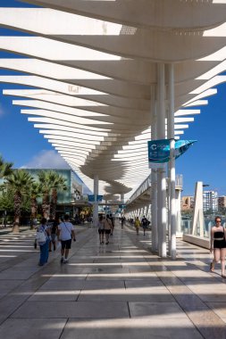 Malaga, İspanya - 10 Eylül 2023: Paseo del Muelle Uno liman bölgesinde, Malaga, İspanya