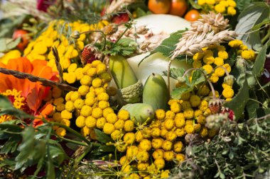 el yapımı güzel buketler çiçek ve otlar