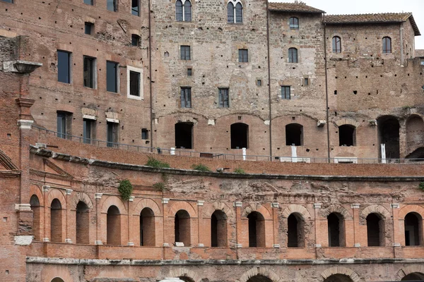 Руины рынка Траяна (Mercati di Traiano) в Риме. Италия — стоковое фото