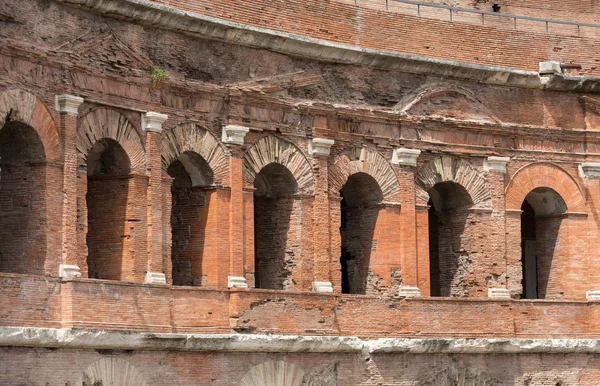 Ruinerna av Trajanus marknad (Mercati di Traiano) i Rome. Italien — Stockfoto