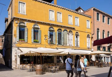 Venedik, İtalya - 6 Eylül 2022: Castello Bölgesi veya Sestiere Castello. İtalya 'nın Venedik' in en büyük ve en eski bölgelerinden biri.,