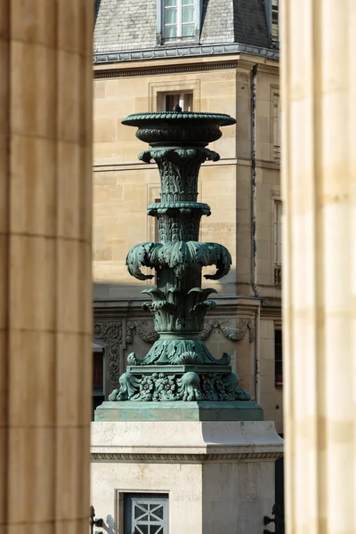 Fountain near Pantheon in Paris. France — Stock Photo, Image