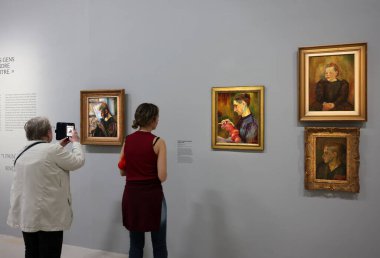 Paris, Fransa - 19 Mart 2025: The Center Pompidou 'da Suzanne Valadon' un monografik sergisi (1865-1938), cesur ve ikonik bir sanatçı ve neslinin en önemli örneklerinden biri..