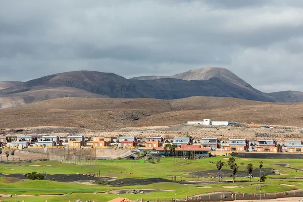 Golfplatz in caleta de fuste auf fuertaventura, kanarische insel, spanien — Stockfoto