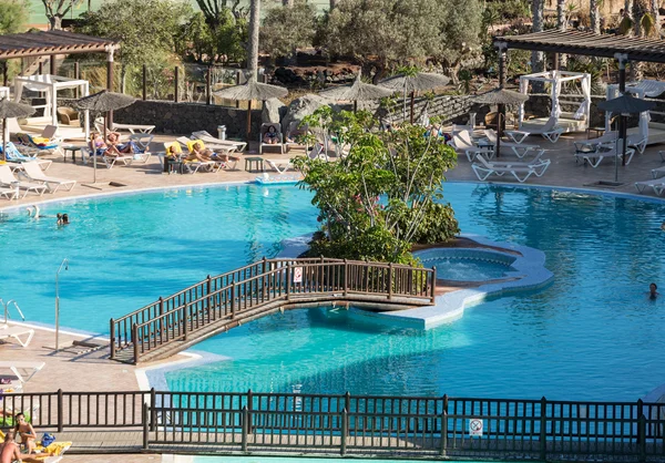 Yüzme havuzunda Caleta de Fuste Fuerteventura üzerinde. Kanarya Adası. İspanya