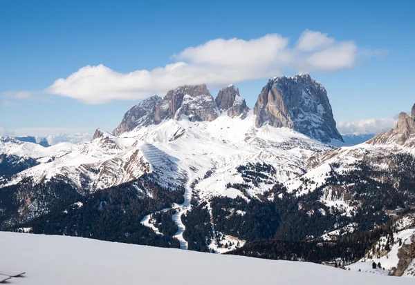 Alpy Dolomity - výhled na skupinu Sella ve Val Gardeně. Itálie — Stock fotografie
