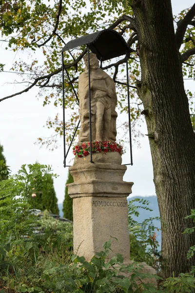 Antiguo santuario Wayside en Mucharz cerca de Cracovia. Polonia — Foto de Stock