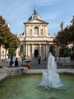Place de la Sorbonne çeşmeler. Paris, Fransa