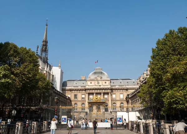 Fasáda paláce spravedlnosti v Paříži — Stock fotografie