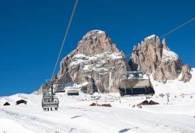 Dolomites Alps - Val Gardena Sella grubunda bakan. İtalya