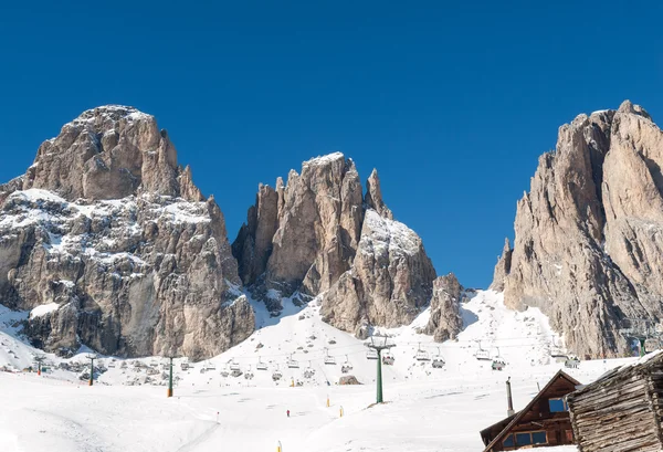 Dolomiterna Alperna - med utsikt över Sella grupp i Val Gardena. Italien — Stockfoto