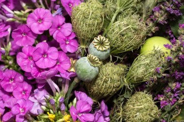 el yapımı güzel buketler çiçek ve otlar