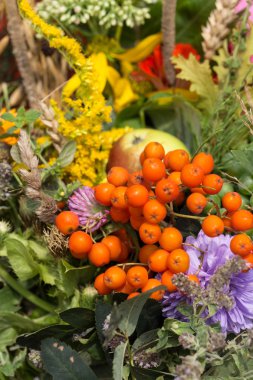 el yapımı güzel buketler çiçek ve otlar