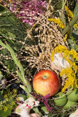 el yapımı güzel buketler çiçek ve otlar