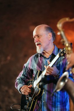 John Scofield Cracow Jazz tüm ruhlar günü Festivali Wieliczka Salt Mine canlı müzik.
