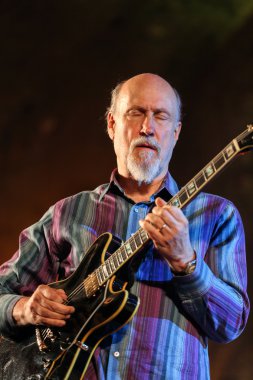 John Scofield Cracow Jazz tüm ruhlar günü Festivali Wieliczka Salt Mine canlı müzik.