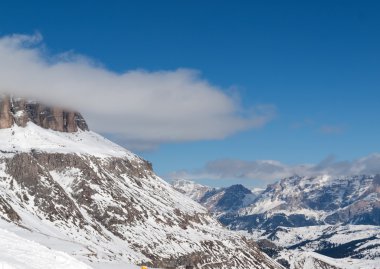 Dolomites Alps - Val Gardena Sella grubunda bakan. İtalya