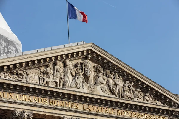 Paris - frontonen av Pantheon. Uppförandet av byggnaden började 1757 och stod klar 1791 — Stockfoto