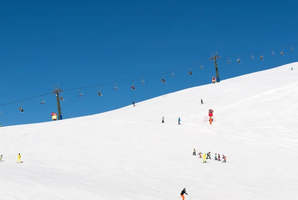 Skidområdet i Dolomiterna-Alperna. Med utsikt över Sella grupp i Val Gardena. Italien — Stockfoto