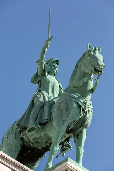 Parijs Paardensport standbeeld van Saint Joan of Arc op basiliek Sacré Coeur — Stockfoto