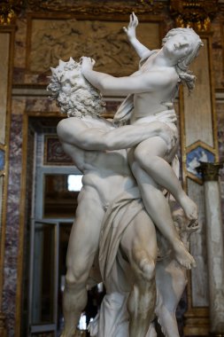Barok Mermer heykel grubu tarafından İtalyan sanatçı Gian Lorenzo Bernini, tecavüz Proserpine Galleria Borghese, Roma içinde,