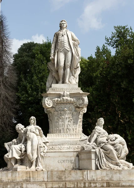 Goethe heykel, Villa Borghese, Rome, İtalya — Stok fotoğraf