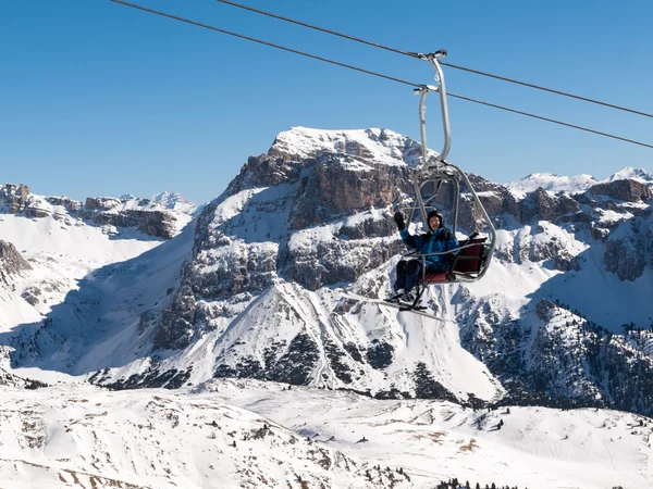 Domaine skiable dans les Alpes des Dolomites. Surplombant le groupe Sella à Val Gardena. Italie — Photo