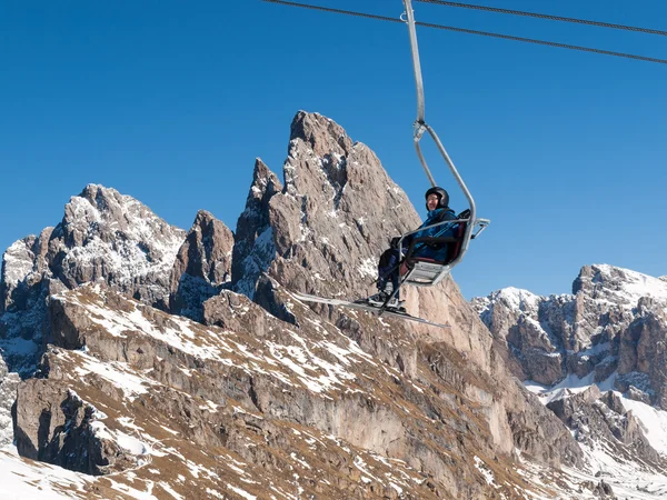 Skidområdet i Dolomiterna-Alperna. Med utsikt över Sella grupp i Val Gardena. Italien — Stockfoto