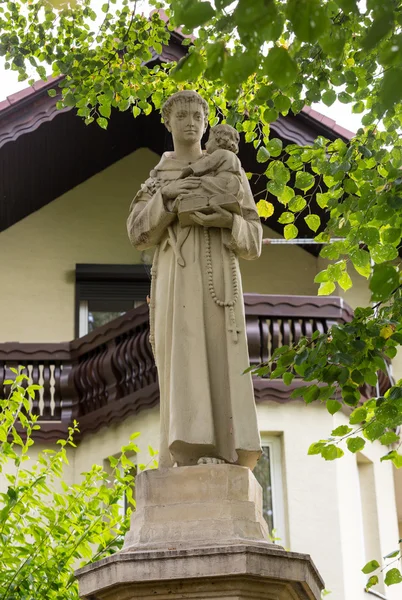 Antiguo santuario Wayside en Mucharz cerca de Cracovia. Polonia — Foto de Stock