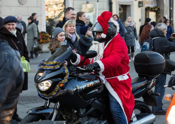 Noel Baba geçit motosiklet Cracow Main Market Square çevresinde. — Stok fotoğraf