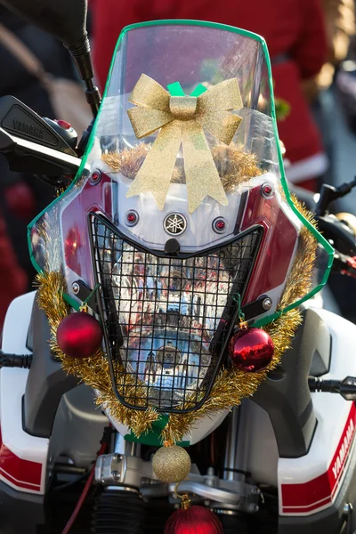 The parade of Santa Clauses on motorcycles around the Main Market Square in Cracow. Poland — Stock Photo, Image