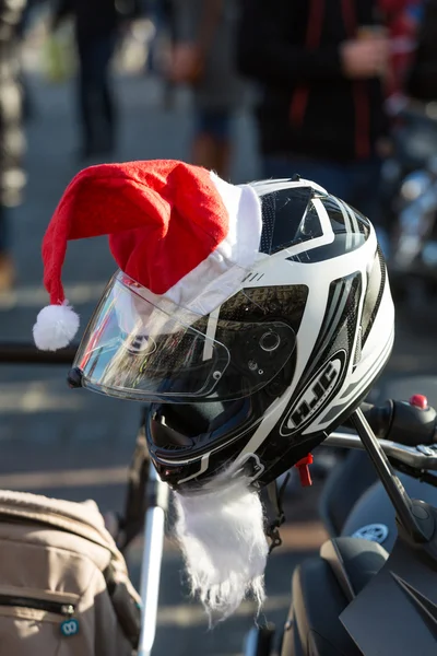 The parade of Santa Clauses on motorcycles around the Main Market Square in Cracow. Poland — Stock Photo, Image