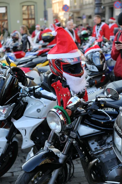 The parade of Santa Clauses on motorcycles around the Main Market Square in Cracow. Poland — Stock Photo, Image