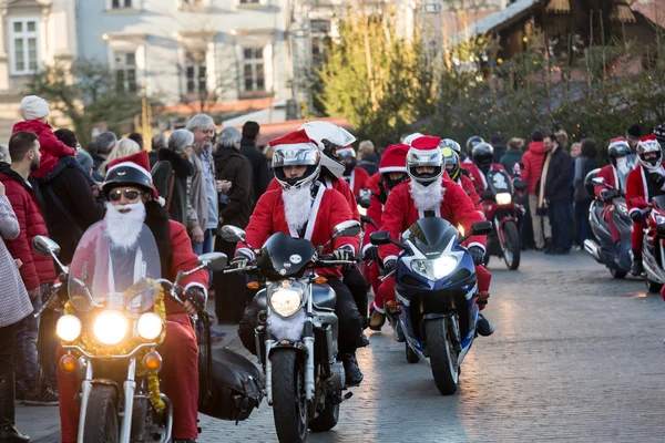 Noel Baba geçit Cracow Main Market Square çevresinde motosiklet. Polonya — Stok fotoğraf