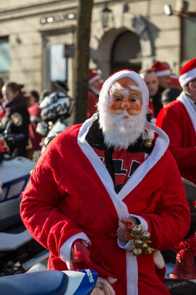 The parade of Santa Clauses on motorcycles around the Main Market Square in Cracow. Poland — Stock Photo, Image