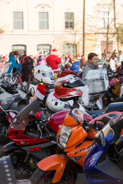 The parade of Santa Clauses on motorcycles around the Main Market Square in Cracow. Poland — Stock Photo, Image