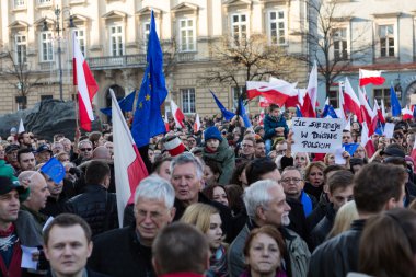 Cracow, Main Square - demokrasi hukuk hükümet Pis Polonya üzerinden break karşı savunma koruma Komitesi gösteri.