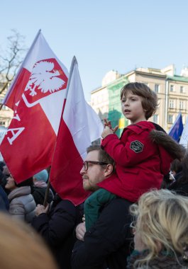 Cracow, Main Square - demokrasi hukuk hükümet Pis Polonya üzerinden break karşı savunma koruma Komitesi gösteri.
