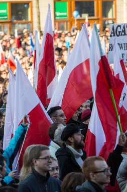 Cracow, Main Square - demokrasi hukuk hükümet Pis Polonya üzerinden break karşı savunma koruma Komitesi gösteri.