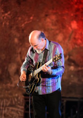 John Scofield Cracow canlı müzik tüm ruhlar günü Festivali, Wieliczka Salt Mine Jazz. Polonya