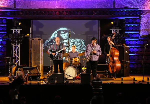 John Scofield y Joe Lovano Quartet tocan música en vivo en The Cracow Jazz All Souls Day Festival en The Wieliczka Salt Mine. Polonia — Foto de Stock