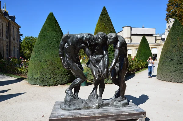 Paris - Museum Rodin. Skulptur av de tre nyanser inspirerade med gudomliga komedin av Dante — Stockfoto
