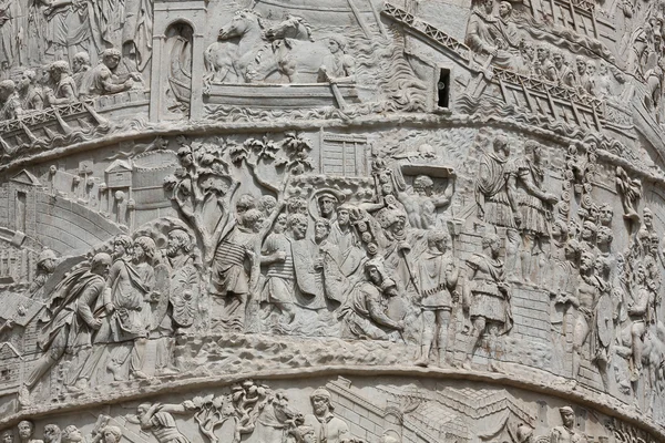 Sloupec Tajan. Římské triumfální sloupec v Římě, Itálie, — Stock fotografie