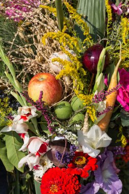 el yapımı güzel buketler çiçek ve otlar