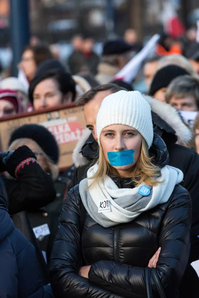 Manifestation de la commission de la défense de la démocratie KOD pour des médias libres / Wolne Media / et la démocratie contre le gouvernement PIS. Cracovie, Pologne — Photo