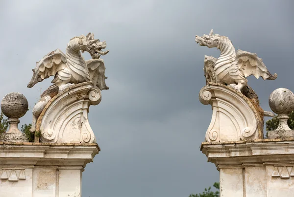 O dragão alado de Villa Borghese, Roma — Fotografia de Stock