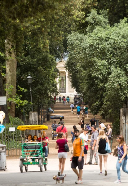 Villa Borghese Gardens Park yürüyüş güzergahı. Roma, İtalya