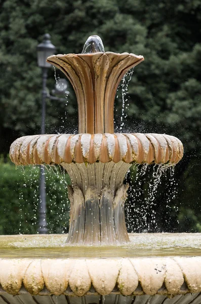 Fuente en Jardín de Villa Borghese. Roma, Italia — Foto de Stock